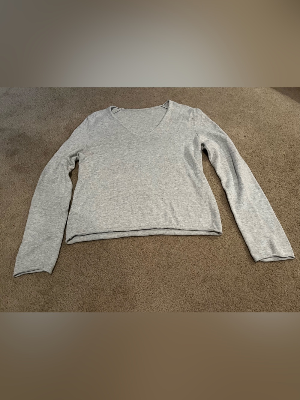 Brandy Melville Light Weight Gray V-Neck Long Sleeve Sweater